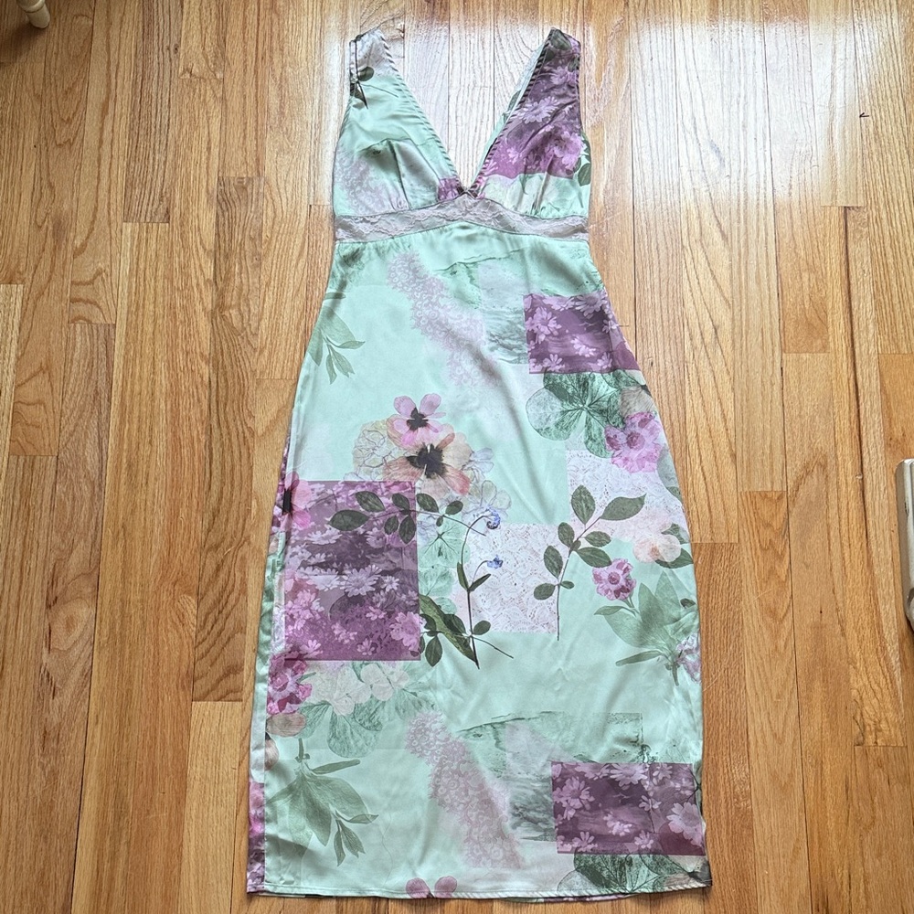 Motel Rocks Floral V-Neck Midi Dress